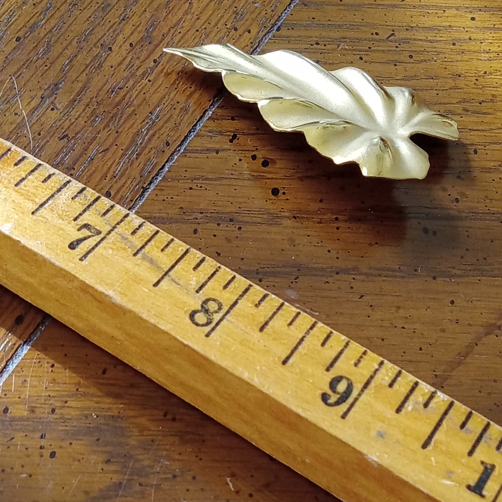 Leaf Gold Tone Vintage Brooch